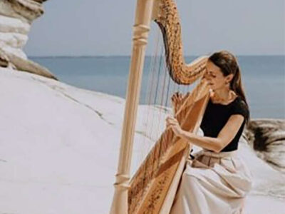 Harpist Anna Kulikova