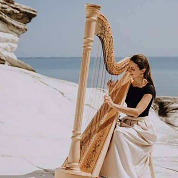 Harpist Anna Kulikova