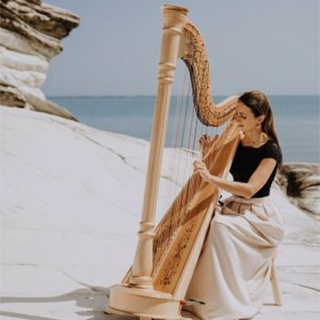 Harpist Anna Kulikova