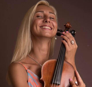 Violinist Victoria Zaz